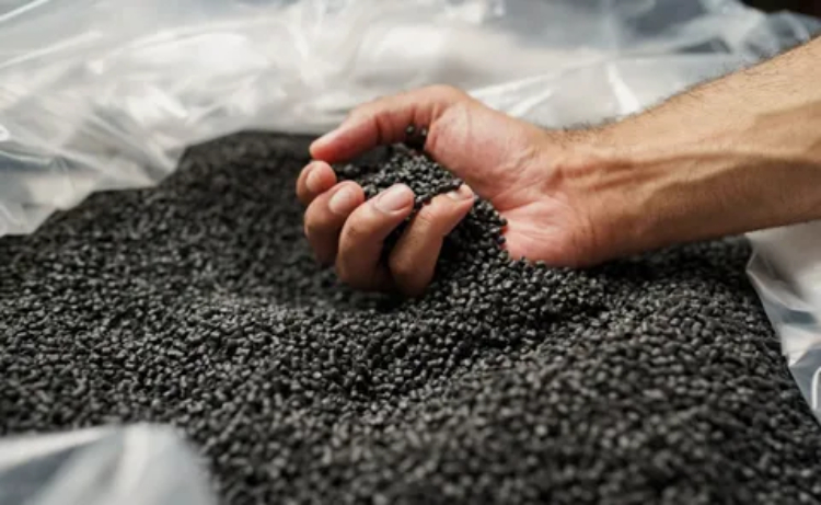 مواد اولیه قالب سازی قطعات پلاستیکی چیست؟